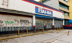 Casas Bahia é Obrigada pela Justiça a Recontratar Funcionários: Direito vs Economia!