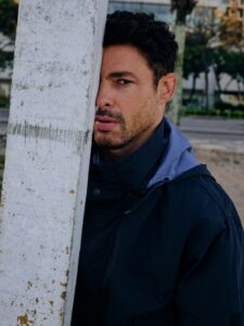 Cauã Reymond se expõe em ‘Jogada de Risco’ e explica: ‘Corpo objetificado como o feminino’