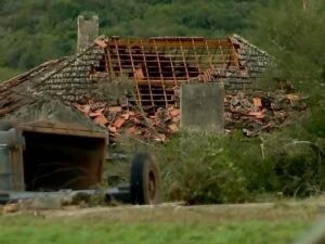 Ciclone Devastador no RS: Ventos de 120 km/h Deixam Mais de Mil Desabrigados