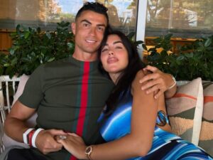 Cristiano Ronaldo Transforma Visual e Aparece Ruivo Após Casamento com Georgina