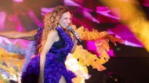 Daniela Mercury recebe honraria do Grammy Latino e se derrete de emoção