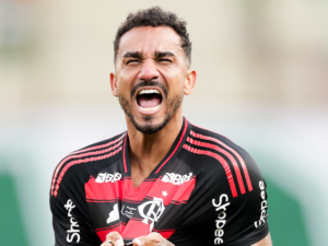 Danilo sinaliza renovação com Flamengo até 2027