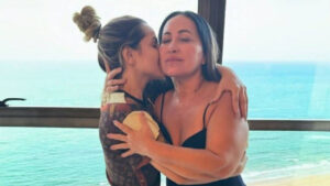 Mãe de Deolane Bezerra sai em defesa da filha com recado emocionante
