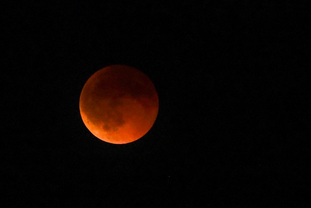 Eclipse Lunar Espetacular Será Visível no Brasil Esta Semana