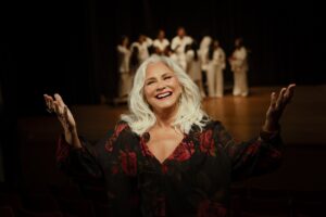 Fafá de Belém faz show com ingresso a R$ 5 e celebra 50 anos de carreira