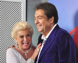 Faustão surpreende e homenageia o filho João Silva no SBT com rara aparição