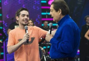 Faustão aparece de surpresa e viraliza no especial de um ano do Programa do João