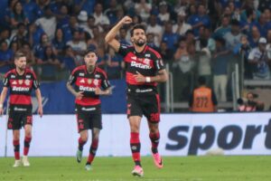 Flamengo e Cruzeiro empatam em jogo eletrizante das oitavas da Libertadores