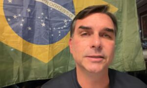 Flávio Bolsonaro surpreende em convenção do PL com propostas polêmicas e críticas ao governo