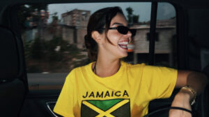 Giovanna Lancellotti Compartilha um Carrossel de Memórias: De Momentos Rústicos a Noites Chiques