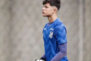Goleiro Bruno: Justiça suspende pensão e filho sofre punição no Botafogo