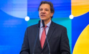 Haddad arranca a campanha no coração de SP com ato poderoso de mulheres