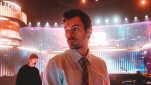 Harry Styles emociona ao homenagear Dolly Parton