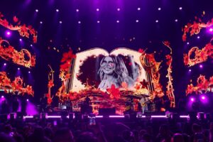 Henrique & Juliano Emocionam ao Homenagear Marília Mendonça em Show