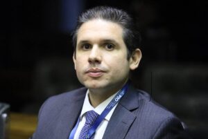 Hugo Motta Declara Apoio a Lula nas Eleições 2026: Polêmica em Alta!