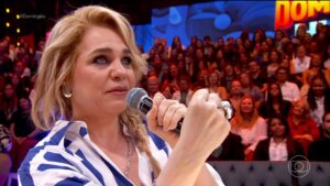 Isabel Teixeira chora de emoção com surpresa de Tatá Werneck no Domingão!