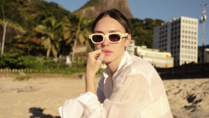 Isabelle Drummond Arrasa na Praia do Rio com Look Elegante
