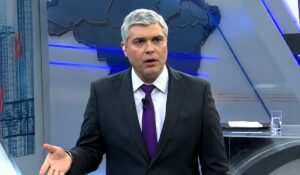 Joel Datena é pego de surpresa no Brasil Urgente e fica desolado ao vivo