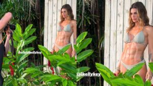Kelly Key aos 43 Anos Impressiona com Barriga Trincada em Ensaio