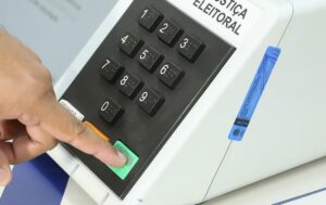 Lula lidera com 43,4% das intenções de voto; Flávio fica com 33,7%