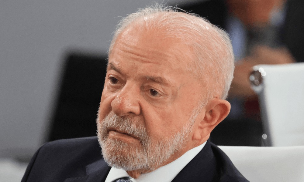 Lula apresenta plano bombástico com reforma política e volta da Petrobras na distribuição