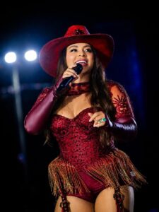 Márcia Fellipe arrasa em live feminina de forró com 630 mil visualizações