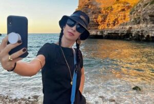 Marisa Monte rouba cena ao aparecer agarrada com marido em festa no Rio!