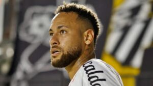 Neymar é poupado de treino do Santos após diagnóstico