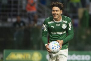 Palmeiras Goleia o Vasco e Coloca Pé na Liderança do Brasileirão!