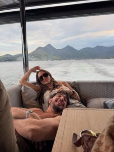 Rafa Kalimann se declara apaixonada para Nattanzinho no aniversário e derrete a internet!