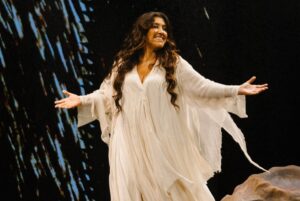 Regina Casé Volta aos Palcos em Temporada Especial em Brasília