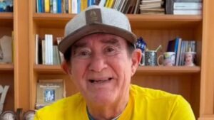 Renato Aragão mostra que idade é só um número ao cair no samba aos 91 anos