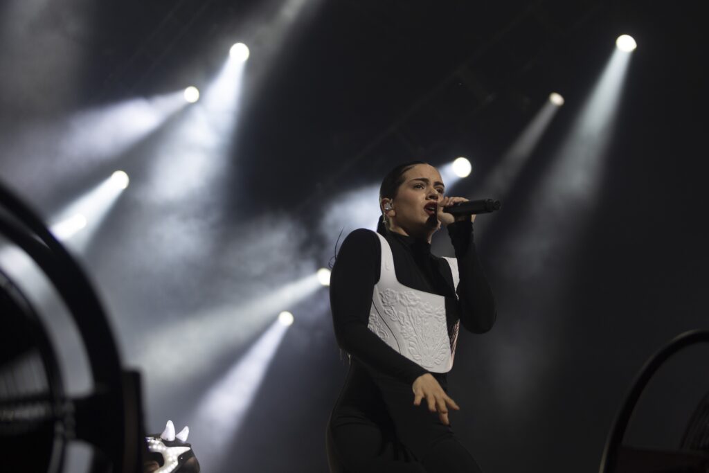 Rosalía faz shows no Rio e é a voz da trilha de ‘Quem Ama Cuida’