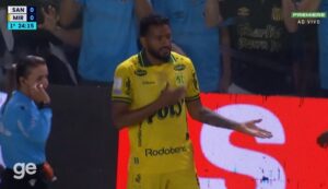 Santos vai sofrer pesado por cusparada de torcedor em jogador do Mirassol!