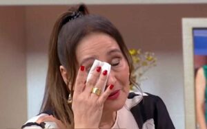 Sônia Abrão comunica fim do casamento em desabafo emocionante
