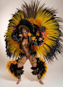 Tàmires Assîs Brilha como Cunhã-Poranga no Festival de Manaus