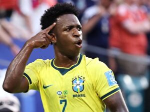 Vini Jr. quer contrato nos moldes de Mbappé para renovar com o Real Madrid!