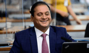 Senador Weverton Rocha é alvo de operação da PF por fraudes no INSS