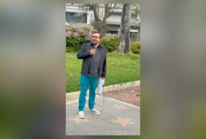 Wolf Maya é homenageado pela Globo na Calçada da Fama e se emociona
