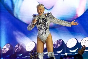 Xuxa arrasa com show apoteótico da turnê ‘Último Voo da Nave’ — confira os destaques