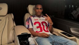 Rapper Yung Filly passa por novo julgamento na Austrália por denúncias de estupro