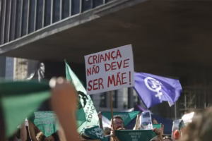 Pesquisa Ipsos-Ipec: 64% dos brasileiros defendem aborto legal para meninas vítimas de estupro