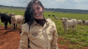 Ana Castela Abre as Portas da Sua Fazenda Boiadeira e Impressiona Fãs