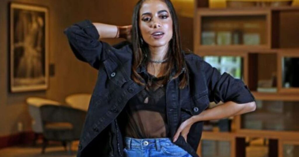 Anitta revela pressão de empresária para mudar aparência no início da carreira