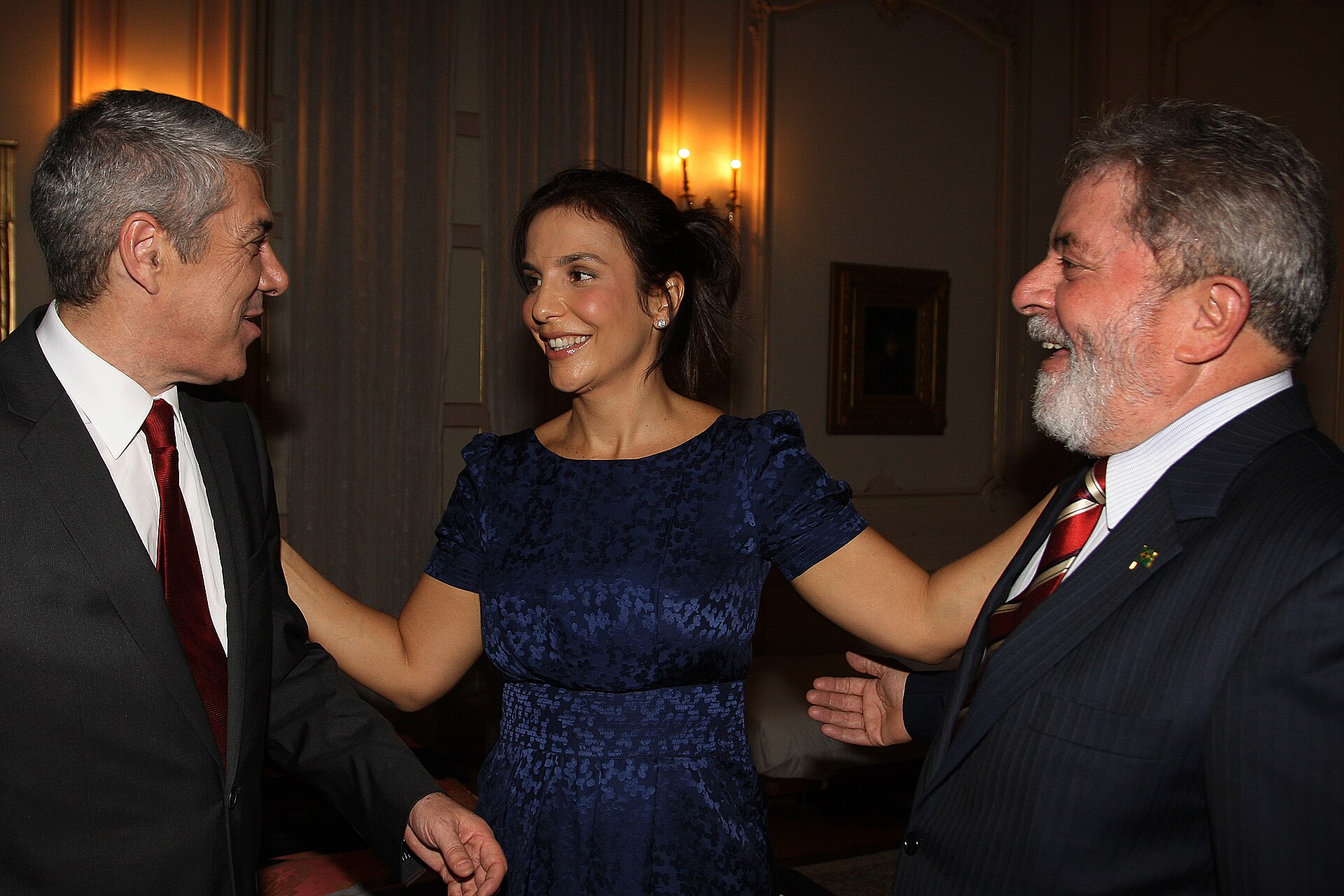 Ivete Sangalo cumprimenta Lula e o então primeiro-ministro português José Sócrates