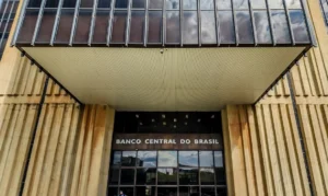 Banco Central reduz Selic para 13,75% pela quinta vez consecutiva com inflação controlada