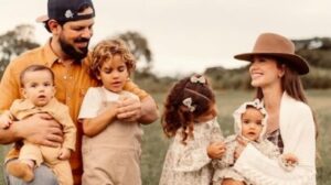 Biah Rodrigues e Sorocaba criam os filhos com os pés na terra em rancho gigante