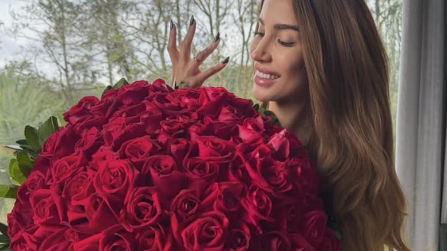 Bianca Andrade deixa seguidores em suspense: ‘Eu disse sim’ com anel e rosas vermelhas