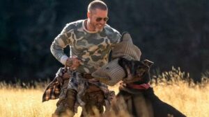 Brad Pitt se emociona ao falar do amor incondicional dos cães: ‘Somos menos sozinhos’