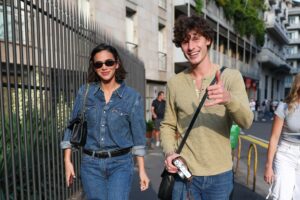 Bruna Marquezine e Shawn Mendes curtem romance em Milão após primeira aparição pública
